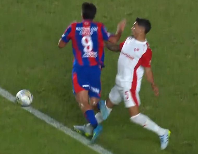 La falta que reclamó todo San Lorenzo en la última jugada ante Independiente. ¿Fue penal?