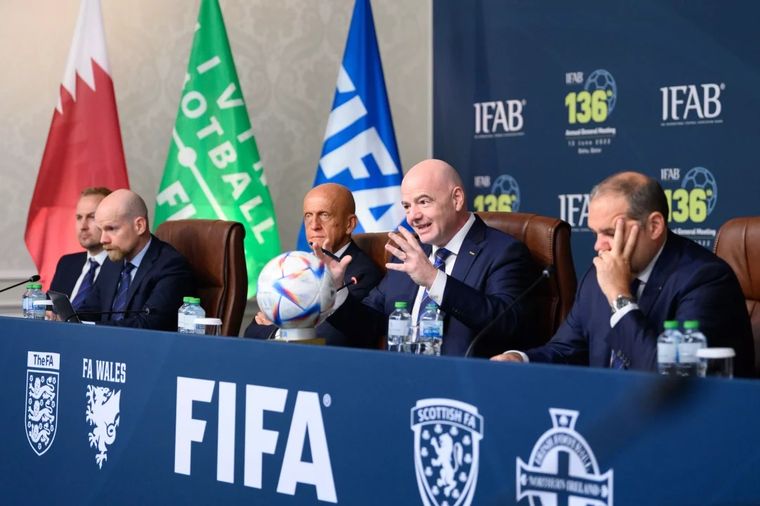 La FIFA mantiene la postura de que el repechaje se dispute la última semana de marzo. La FIFA mantiene la postura de que el repechaje se dispute la última semana de marzo.