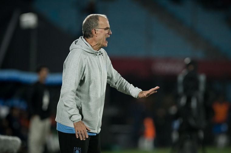Bielsa sigue con paso perfecto en Uruguay: fue victoria ante Cuba Foto: EFE