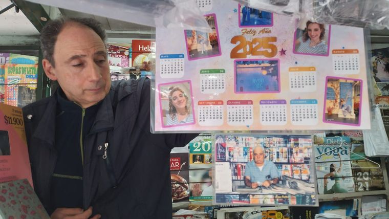 El almanaque que tiene Juan Carlos de su familia. Foto: Lucía Simoncelli. El almanaque que tiene Juan Carlos de su familia. Foto: Lucía Simoncelli.