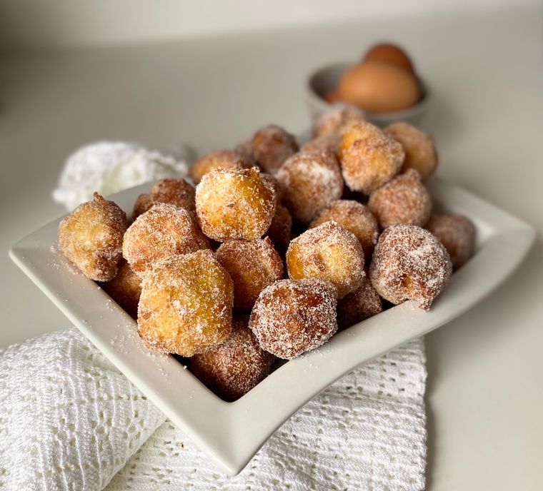 La receta permite variantes: algunos agregan ralladura de limón o anís para dar un toque aromático único. La receta permite variantes: algunos agregan ralladura de limón o anís para dar un toque aromático único.