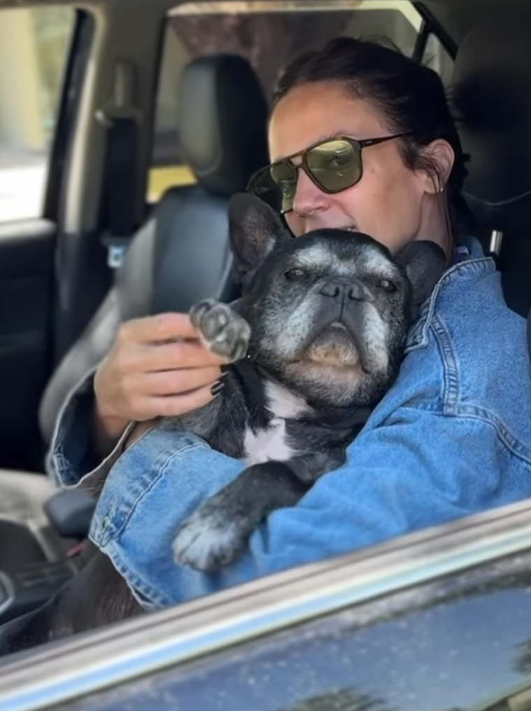 Paula Chaves junto a Moro. Paula Chaves junto a Moro.