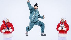 El deportista ganó el oro en el eslalon gigante. El deportista ganó el oro en el eslalon gigante.