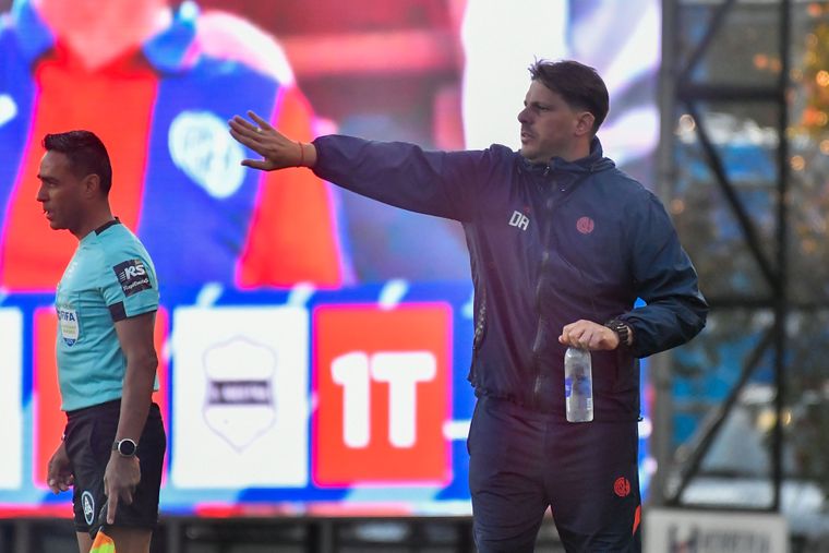 Sonríe Damián Ayude y todo San Lorenzo por la llegada del primer refuerzo en este mercado de pases.