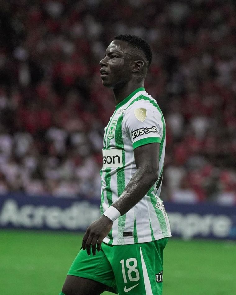 Marino Hinestroza, uno de los futbolistas que Riquelme tiene en carpeta Foto: Instagram @maarii_angulo