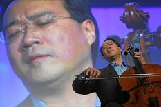 el violonchelista yo-yo ma deleito a los que esperaban la vacuna