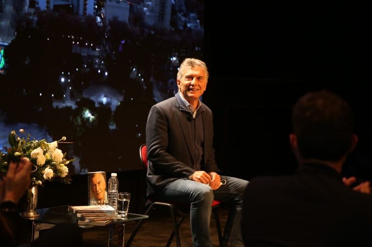 Mauricio Macri presentó su libro en Mendoza ante un auditorio de jóvenes. Foto: Prensa PRO