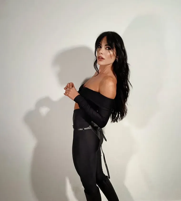 La fórmula ganadora para un look dark glam impecable. La fórmula ganadora para un look dark glam impecable.