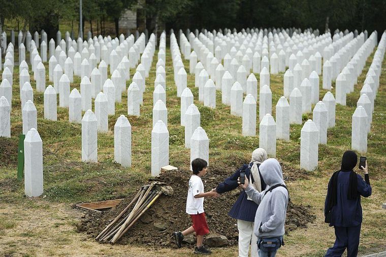 El memorial de Potocari recuerda a las víctimas de la masacre de Srebrenica.