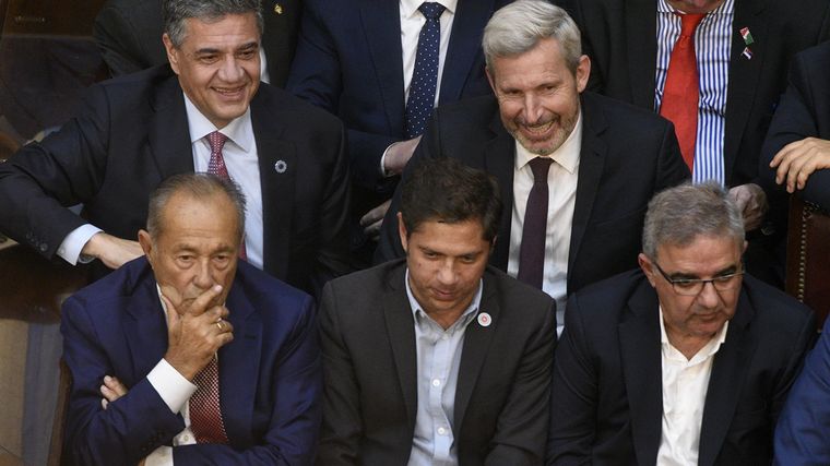 Algunos gobernadores durante el discurso de apertura de sesiones ordinarias en el Congreso de Javier Milei. Foto: Juan Mateo Aberastain / MDZ