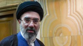 El nuevo líder supremo de Irán promete seguir bloqueando el estrecho de Ormuz