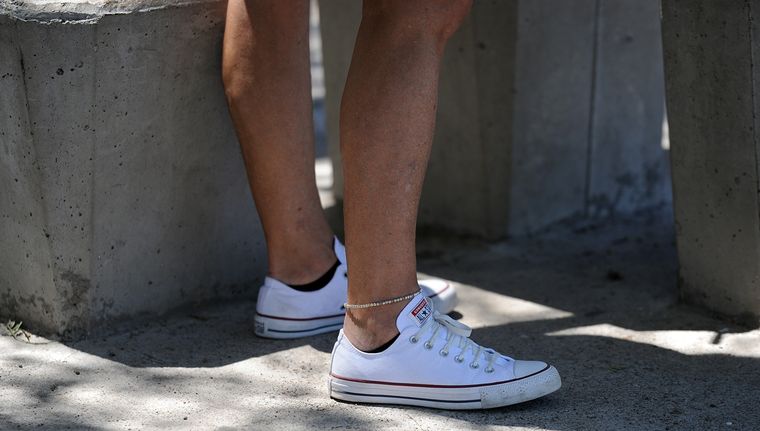 El bicarbonato de sodio puede absorber la humedad que causa el mal olor. El bicarbonato de sodio puede absorber la humedad que causa el mal olor. 