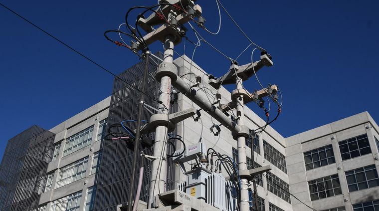 Las tarifas eléctricas tuvieron aumentos en 2023 pero muy por debajo de la inflación, ahora llega el momento del ajuste. Foto: ALF PONCE MERCADO / MDZ