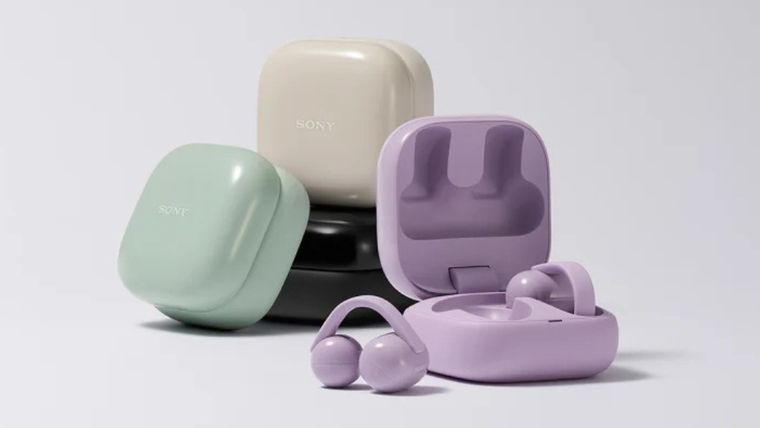 La forma de “C” de estos auriculares asegura un ajuste firme sin tapar el canal auditivo. La forma de “C” de estos auriculares asegura un ajuste firme sin tapar el canal auditivo.