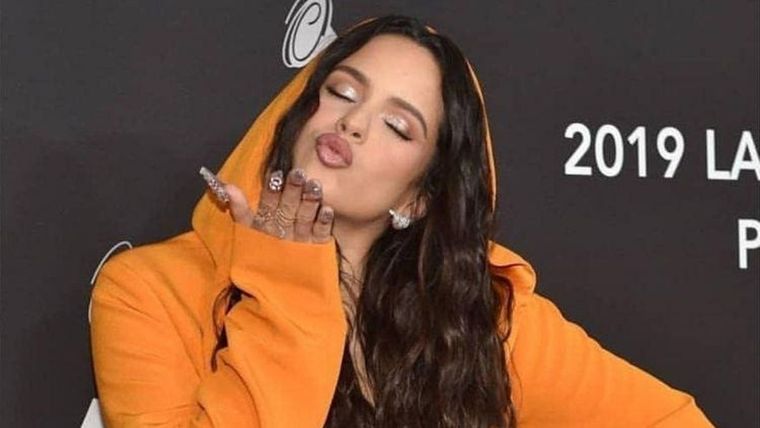 Rosalía causa impacto y muestra cómo que las uñas de cristal serán la tendencia en esta  temporada