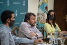 El ministro de Hacienda junto al subsecretario de Finanzas, Victor Fayad; y la directora General de Crédito al Sector Público, Natalia Bruno.