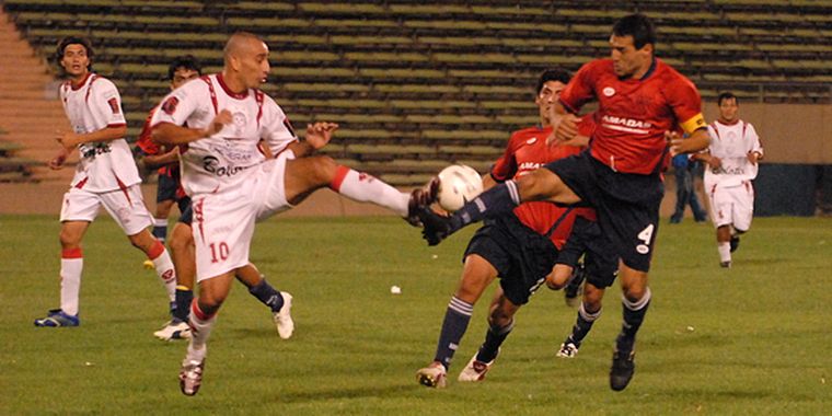El Globo se la juega en Santa Fé. Foto: Nacho Gaffuri / MDZ
