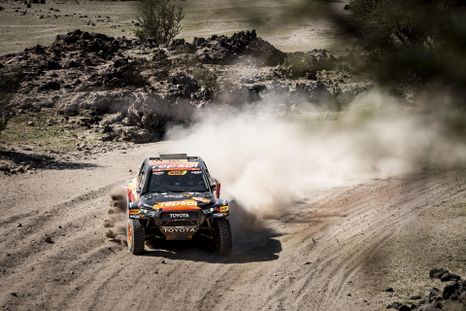 El Rally Dakar 2026 disputa este domingo su primera etapa cronometrada con largada y llegada en Yanbu, Arabia Saudita. El Rally Dakar 2026 disputa este domingo su primera etapa cronometrada con largada y llegada en Yanbu, Arabia Saudita.