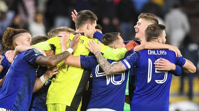 El Leeds pasó en los penales. Foto: @LUFCes