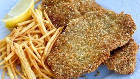 Las milanesas con papas fritas son un clásico del menú de los argentinos. 