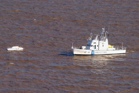 Prefectura Naval trabaja en la búsqueda de los dos kayaksitas desaparecidos. Prefectura Naval trabaja en la búsqueda de los dos kayaksitas desaparecidos.