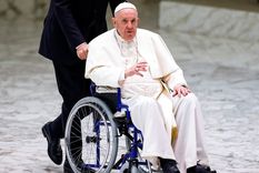 Francisco se mueve mucho ahora en silla de ruedas. Foto: Televisa.