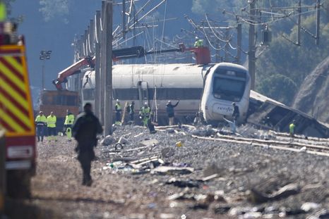 Las imágenes tras la tragedia ferroviaria en Adamuz, Córdoba, España. Las imágenes tras la tragedia ferroviaria en Adamuz, Córdoba, España.