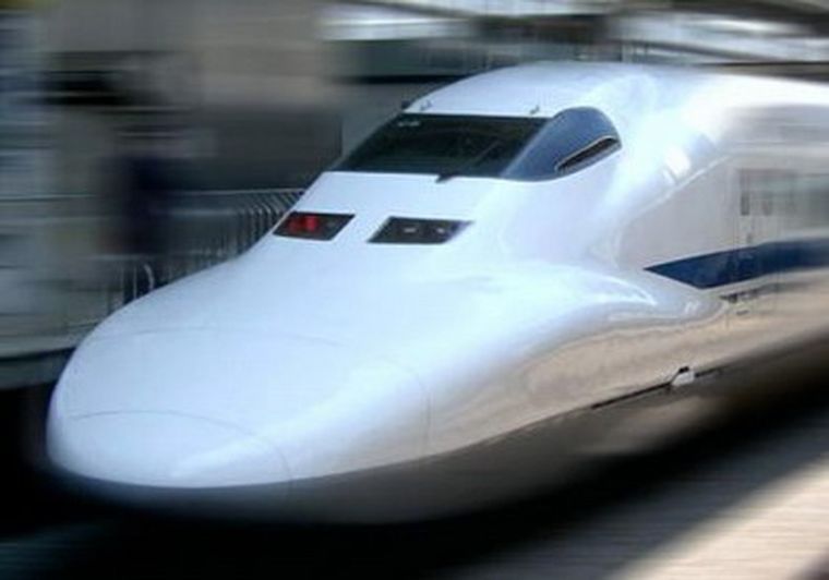 El diputado nacional de la Coalición Cívica, Adrián Pérez, abrió la conferencia y pidió terminar con el disparate del tren bala.