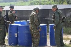 Autoridades venezolanas junto a parte de la droga incautada en el operativo en el estado Zulia. Foto: Sunad | X