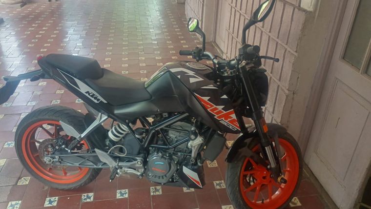 La KTM Duke recuperada por efectivos de la UEP Las Heras. La KTM Duke recuperada por efectivos de la UEP Las Heras.