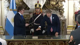 Presidente Javier Milei le toma juramento a Juan Bautista Mahiques.