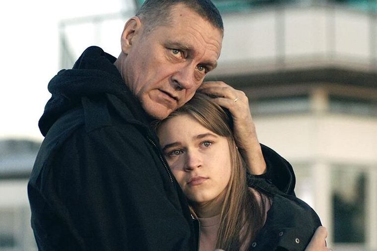 Una miniserie de Netflix que se adentra en la mente oscura de un criminal. Una miniserie de Netflix que se adentra en la mente oscura de un criminal.