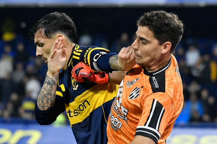 El arquero de Central Córdoba no ocultó su fastidio tras el empate frente a Boca.