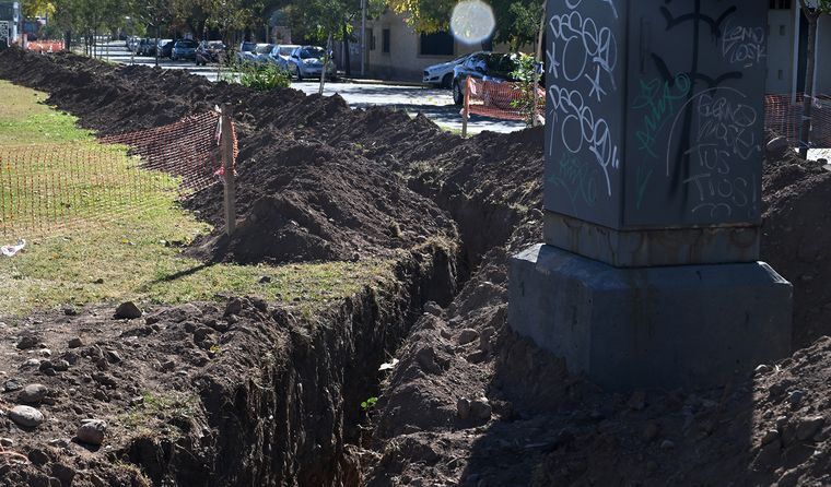 En Mariano Moreno, Palero y 25 de Mayo ya se observan excavaciones y montaje de ductos para nuevas conexiones ferroviarias. En Mariano Moreno, Palero y 25 de Mayo ya se observan excavaciones y montaje de ductos para nuevas conexiones ferroviarias.