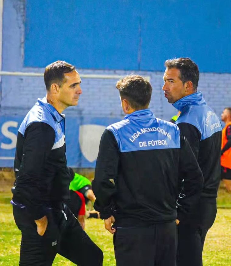 José Luis Bazzali, Marcos González y Carlos Hernández, en pleno entrenamiento de la selección mendocina. José Luis Bazzali, Marcos González y Carlos Hernández, en pleno entrenamiento de la selección mendocina.