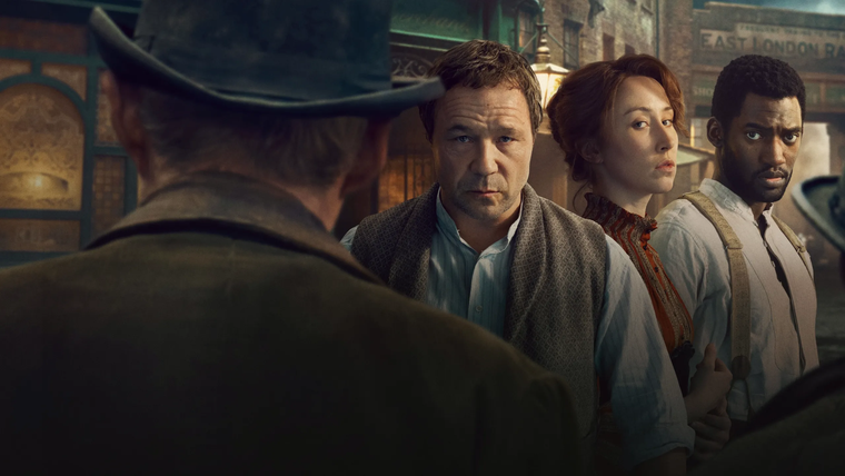Stephen Graham, Erin Doherty y Malachi Kirby protagonizan Mil golpes. Stephen Graham, Erin Doherty y Malachi Kirby protagonizan Mil golpes.