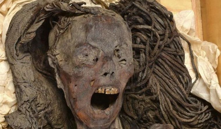 La momia permaneció siglos en la cripta de una iglesia sin que nadie entendiera cómo había sido conservada. Foto: DPA