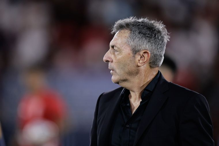 Frank Kudelka, el DT de Huracán, se expresó sobre Williams Alarcón, quien tiene todo avanzado para llegar a Boca. Foto: FotoBaires