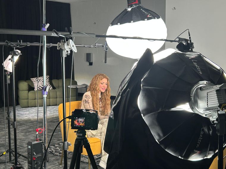 Shakira le dio a la BBC una entrevista una hora después de su concierto en Miami el 6 de junio.