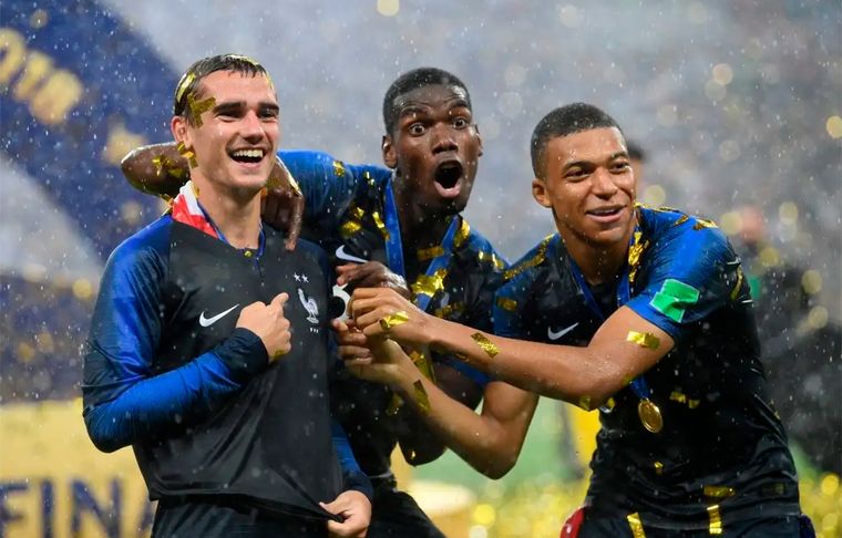 Francia podría llegar a sufrir la baja de una de sus figuras, Paul Pogba.