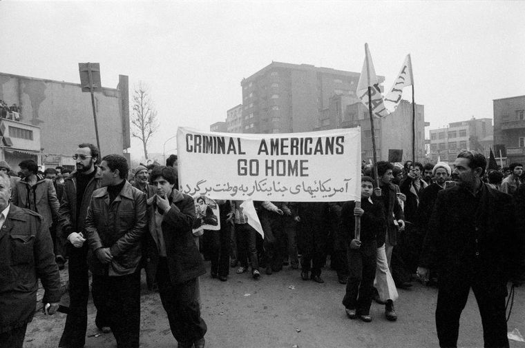 La Revolución islámica en Irán puso fin al gobierno del Sha y a la cooperación con Estados Unidos.