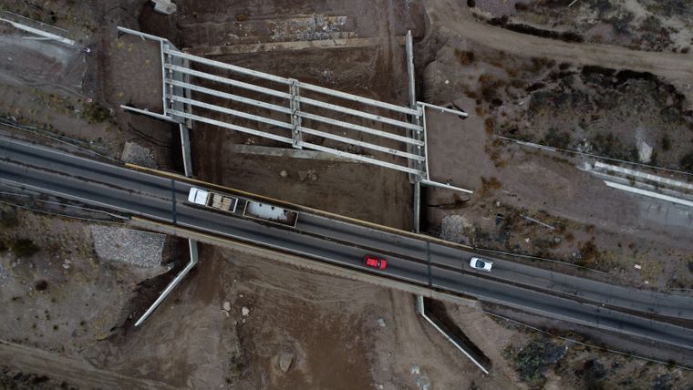 Las obras de los puentes caídos de la ruta 40 llevan 6 años sin finalización.