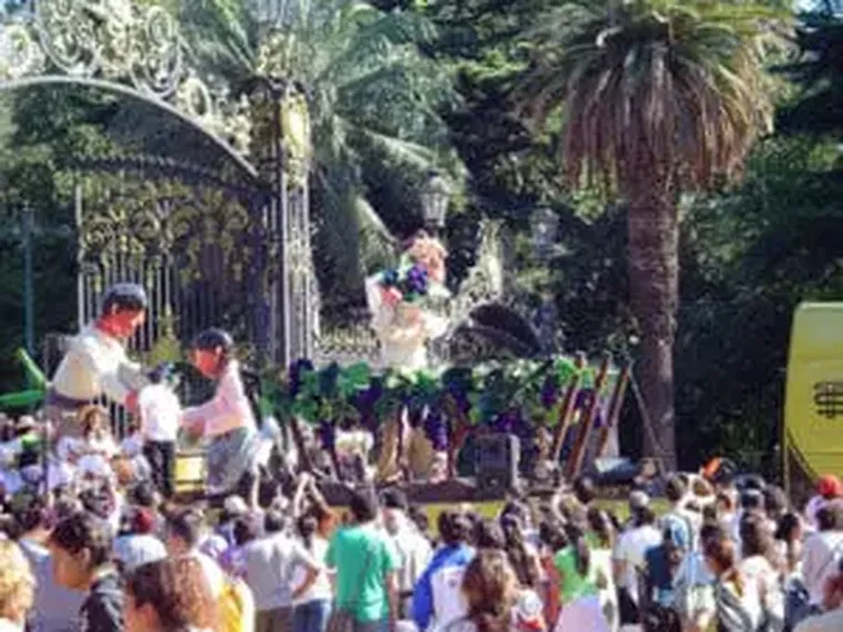 ¿Quién tiró la manzana? El momento más inesperado que vivió Mirtha Legrand durante el Carrusel. ¿Quién tiró la manzana? El momento más inesperado que vivió Mirtha Legrand durante el Carrusel.