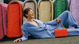 Zara tiene las mejores opciones para vestirse. Foto: https://i.blogs.es/c13c0d/zara-bolsos-colores-01/1366_2000.jpeg