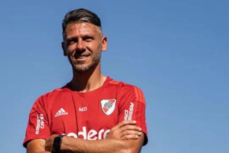 Martín Demichelis El entrenador del Millonario repetiría el once que venció a Argentinos. Foto: @RiverPlate