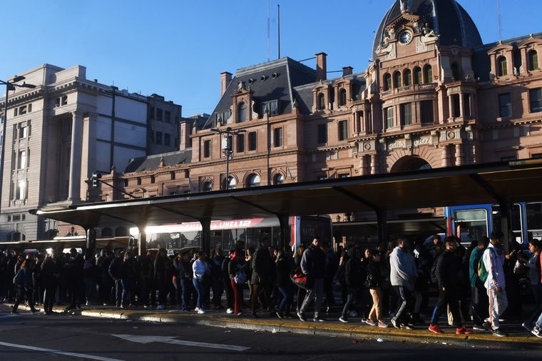 Una línea de colectivos que llega a Constitución continúa de paro este domingo.