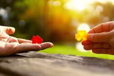 La aplicación busca emparejar a personas que busquen realizar un trueque. Foto: Shutterstock