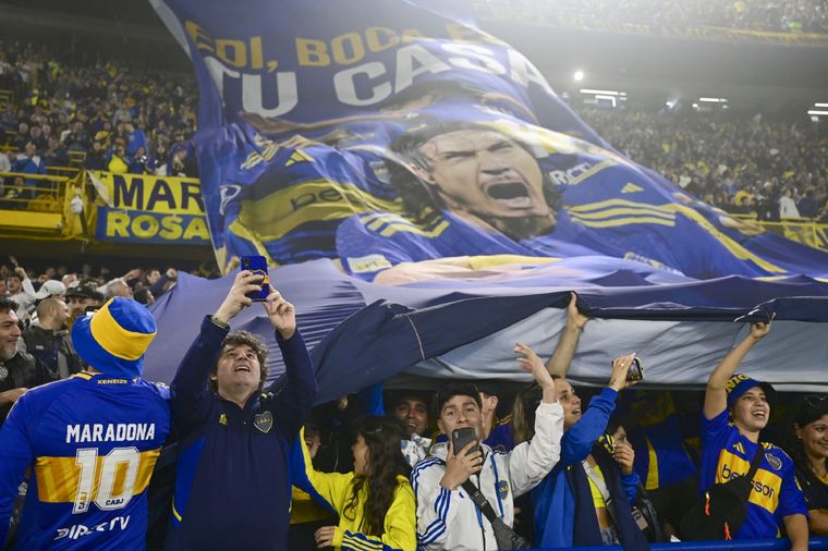 Edi, Boca es tu casa, el trapo que desplegaron en la platea. Foto: NA