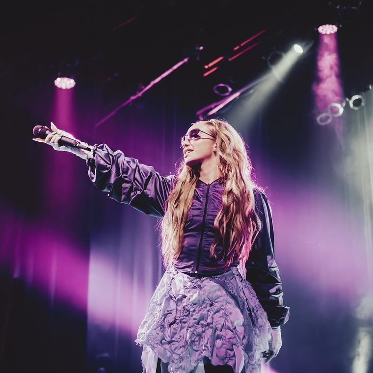 Ángela Torres, la telonera de Shakira. Créditos: Instagram Ángela Torres, la telonera de Shakira. Créditos: Instagram