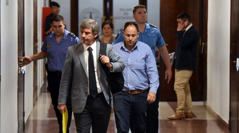 Verdenelli Alejandro Verdenelli (derecha) y su abogado Eduardo de Oro saliendo de la sala de audiencias. Foto: ALF PONCE / MDZ